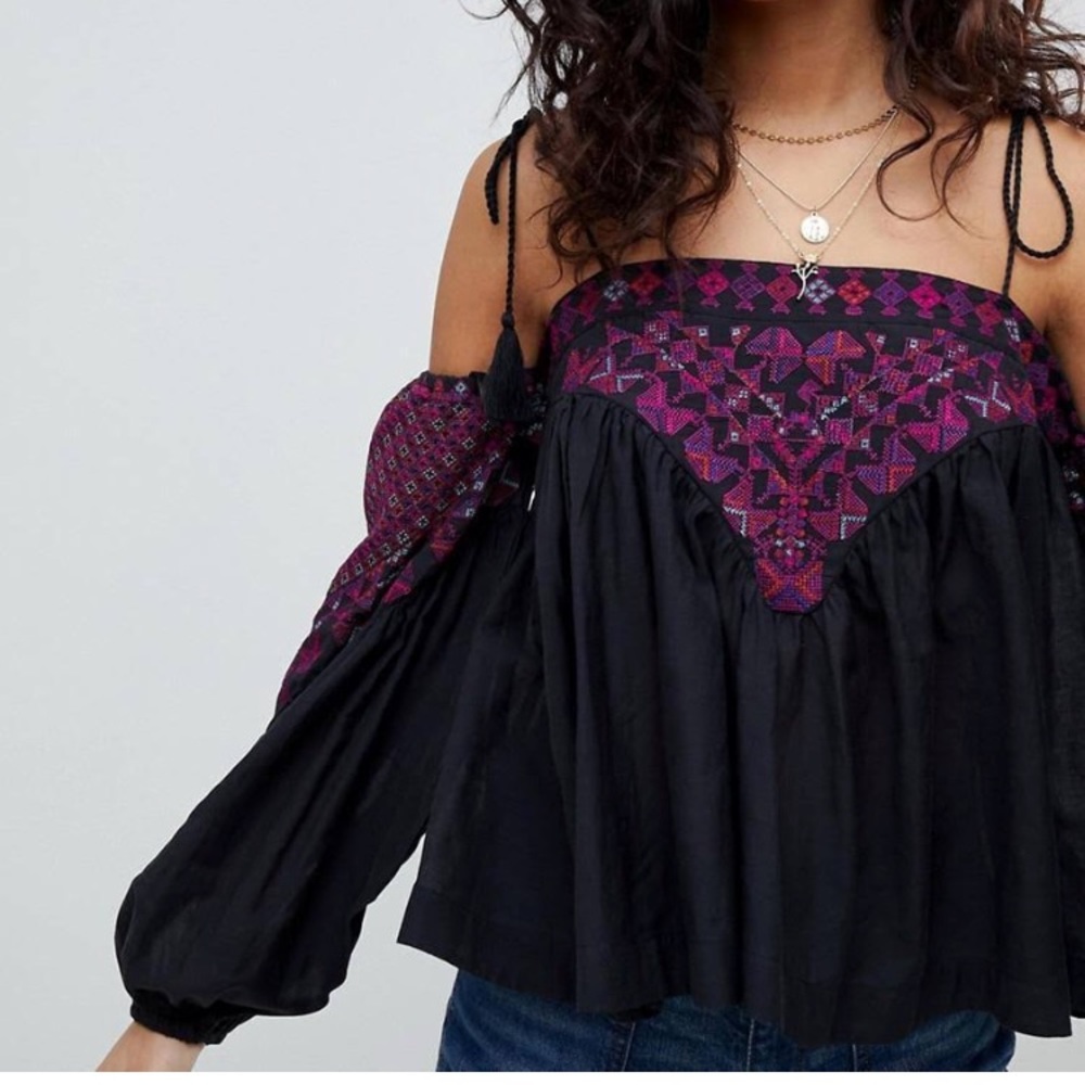 ✨SALE✨Free People Cold Shoulder Top